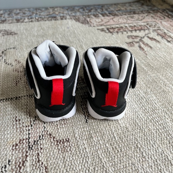 Toddler "Pro Strong" Jordans - Picture 4 of 8